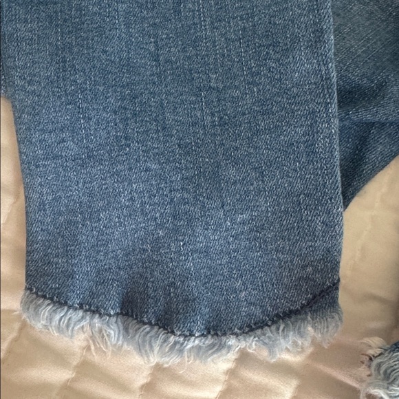 Just Black Cropped Blue Jeans with Frayed Hem - Picture 5 of 6